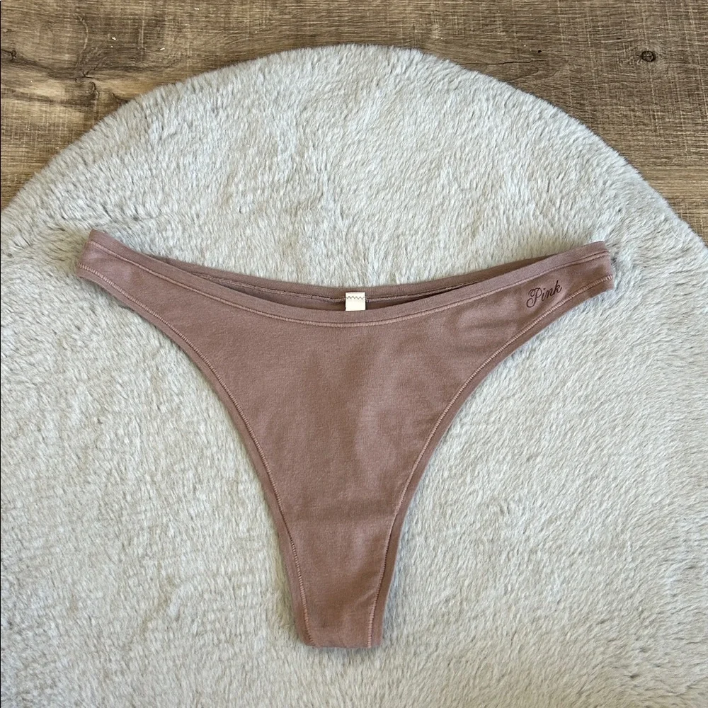 PINK Victoria's Secret Thong Panty M